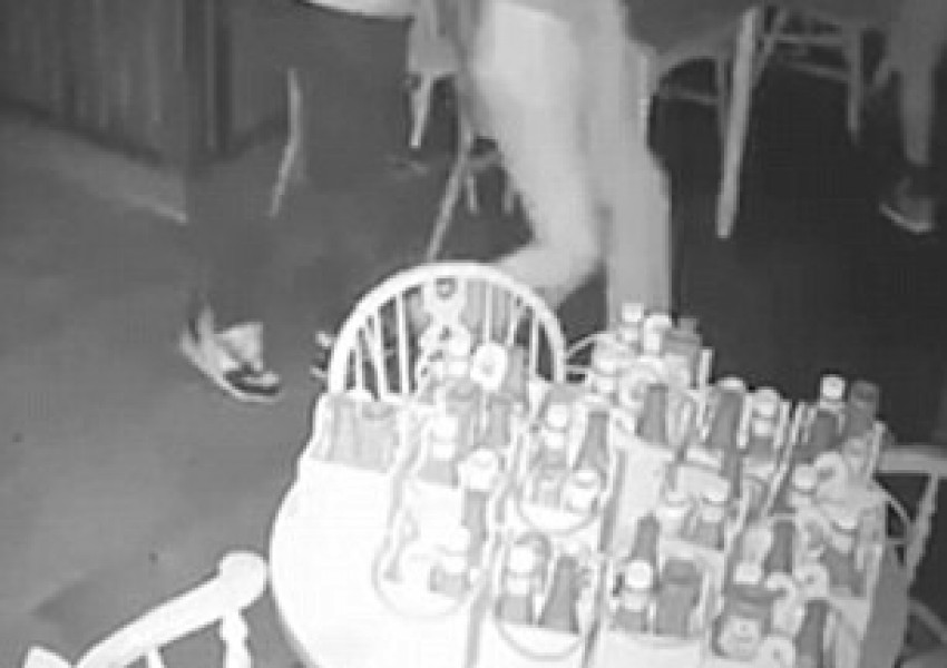 Трима мъже отвличат и бият жена по време на обир на нощен бар (ВИДЕО)