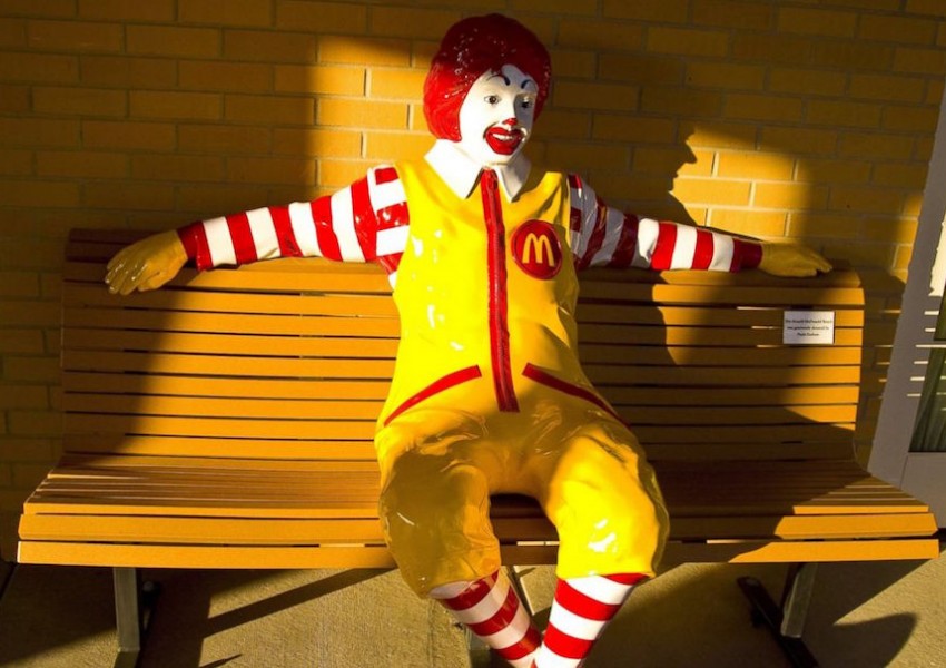 Макдоналдс скриха Роналд заради манията с клоуните-убийци