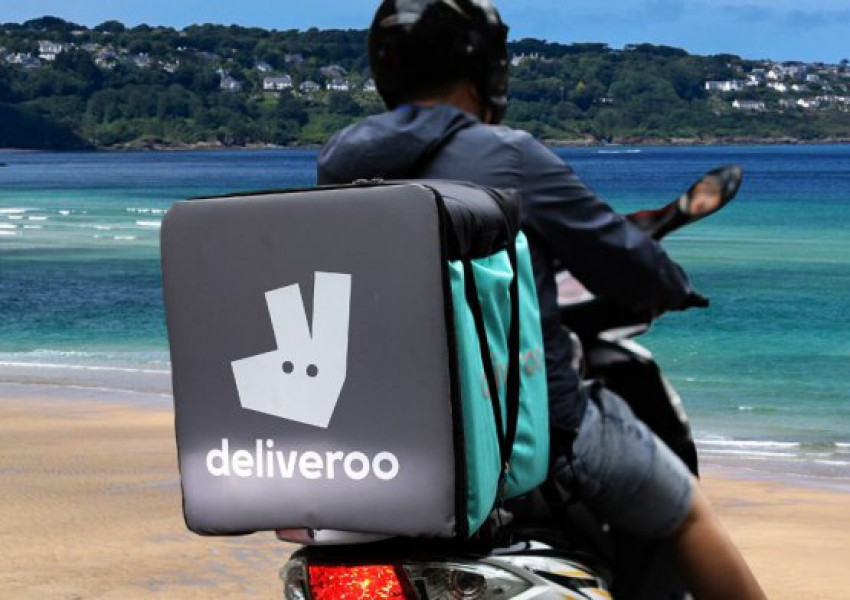 Скоро Deliveroo ще доставя храна и до плажа