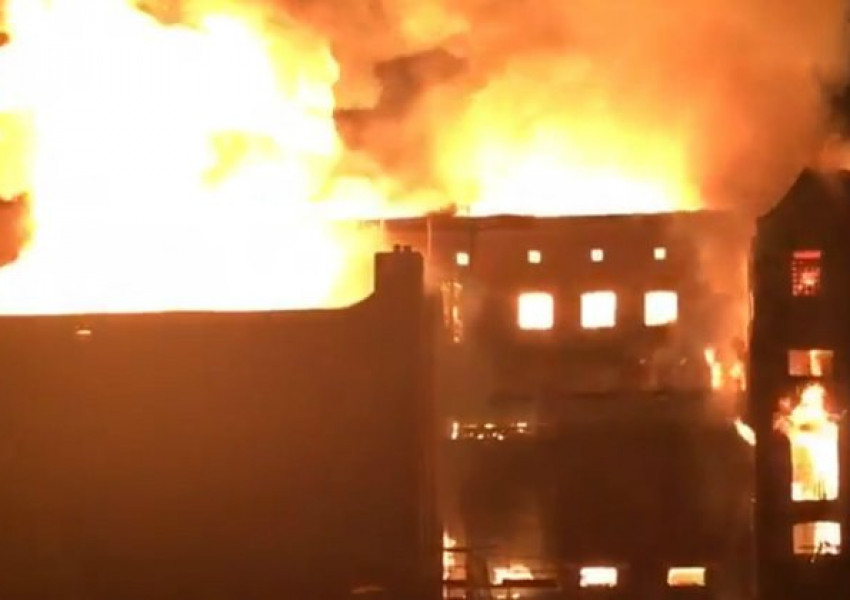 Пожар в световноизвестното училище по изкуства в Глазгоу (СНИМКИ)
