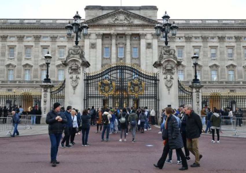 Задържаха турист с пистолет пред Бъкингамския дворец