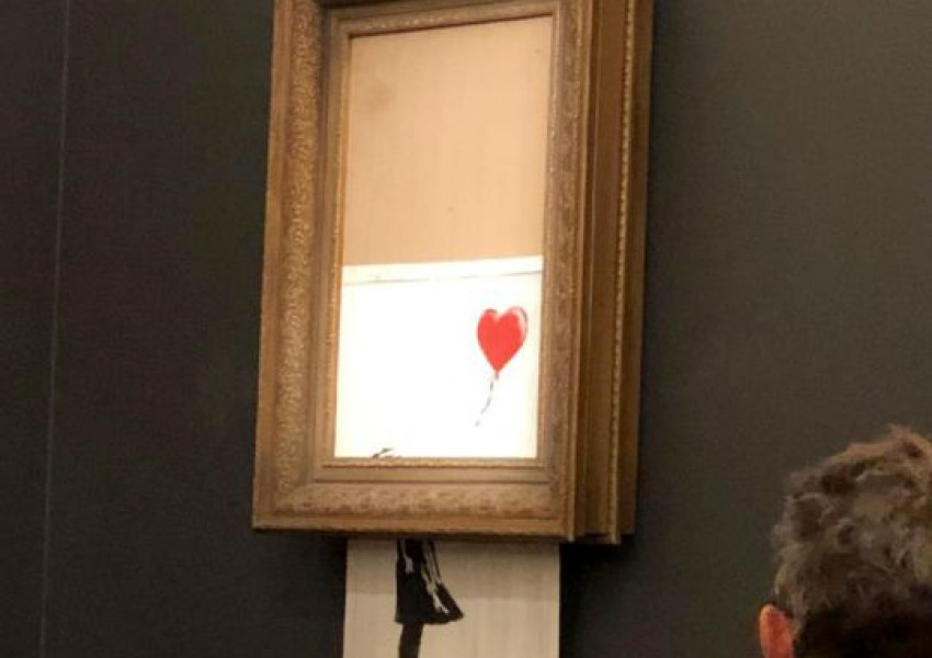 Картина на Банкси се самоунищожи секунда, след като беше продадена за 1 милион паунда (СНИМКИ+ВИДЕО)