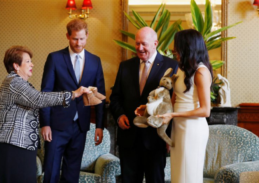 Принц Хари и Меган Маркъл с първи подарък за нероденото си бебе (СНИМКИ)
