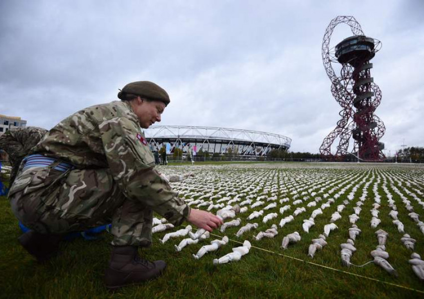 Remembrance Day 2018: Великобритания отдава почит към загиналите си военни (СНИМКИ+ВИДЕО)