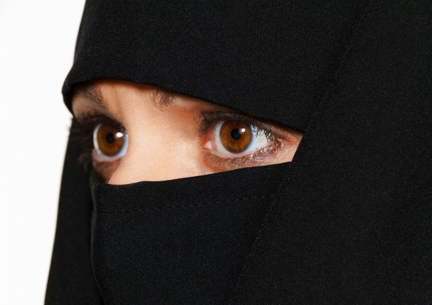 Обезглавиха мюсюлманка заради престъпление на мъжа й (ВИДЕО)