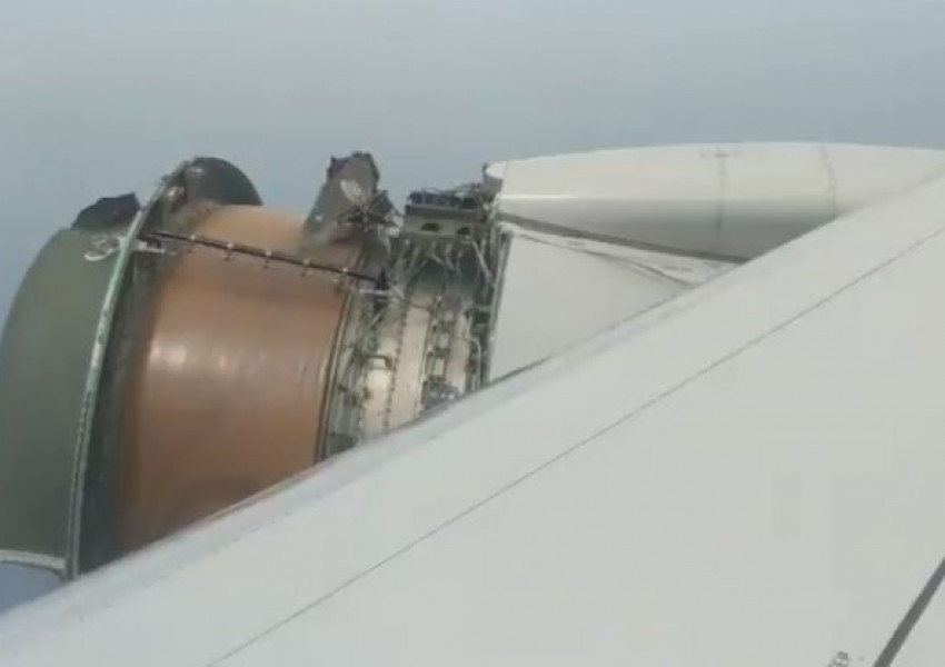 Двигателят на самолет се разпадна посред полет! (ВИДЕО)