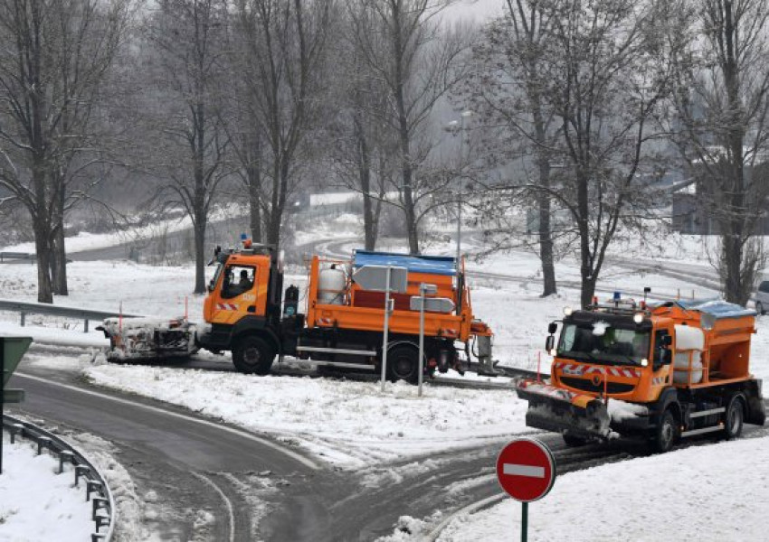 Снежно бедствие във Франция, един човек загина