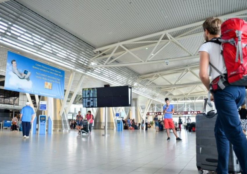 Защо на летище "София" е пълен хаос?