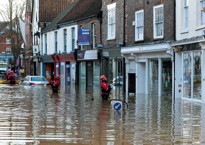 Нова опустошителна буря връхлита Великобритания още днес