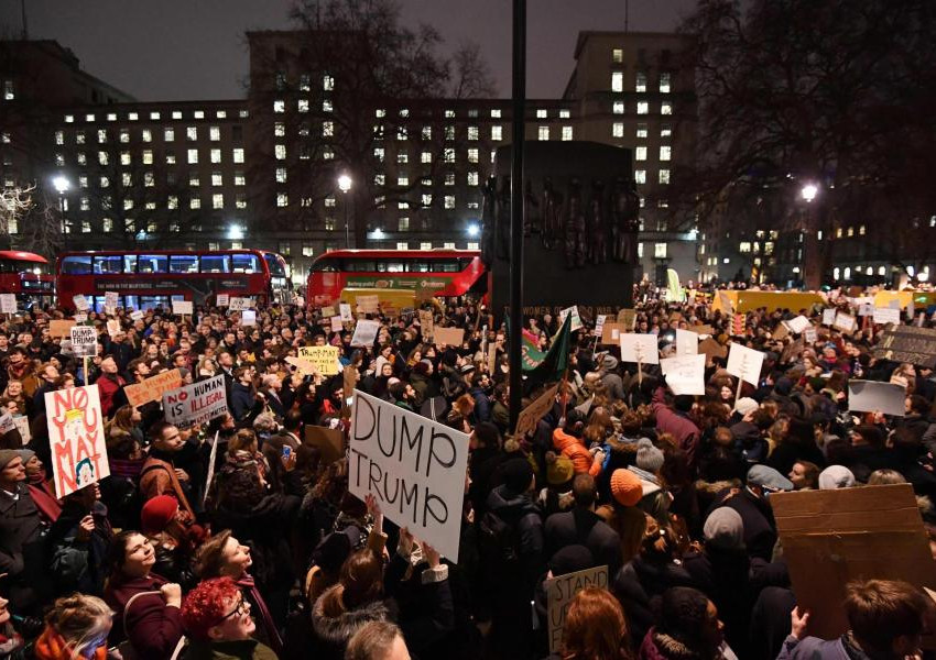 Лондон излиза на най-големия протест в историята си