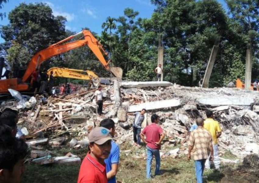 97 станаха жертвите на земетресението в Индонезия