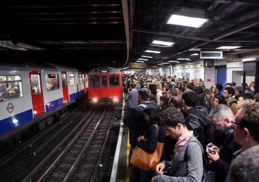 Как да пътуваме в метрото в Лондон безплатно (ВИДЕО)