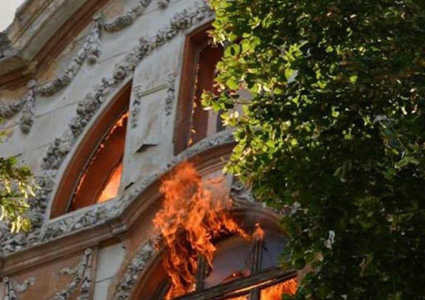 Вижте уникални кадри от пожара в Пловдив!