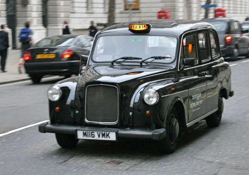 Пак проблеми за Юбер в Лондон! Съдят ги таксиджиите!