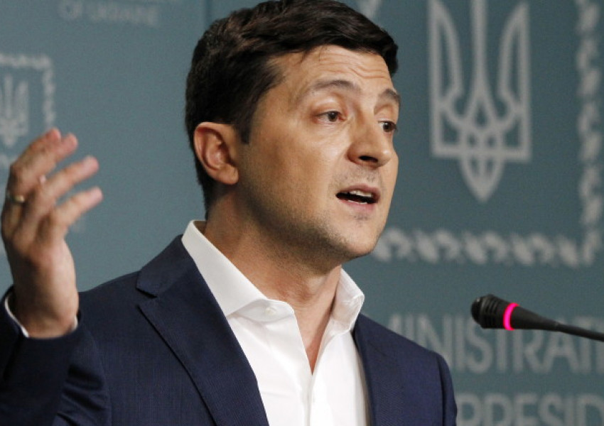 Премиерът на Украйна подаде оставка