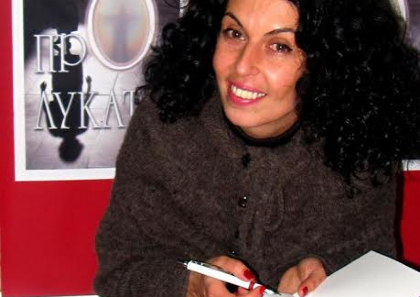Писателката Силвия Чалъкова: България е страната на големите възможности, но само за „наши хора”