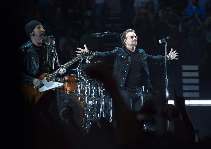  U2 прекъсна концерт заради Боно