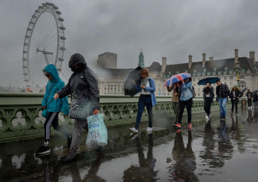 Времето в Лондон: Жълт код за бурни ветрове и обилни валежи