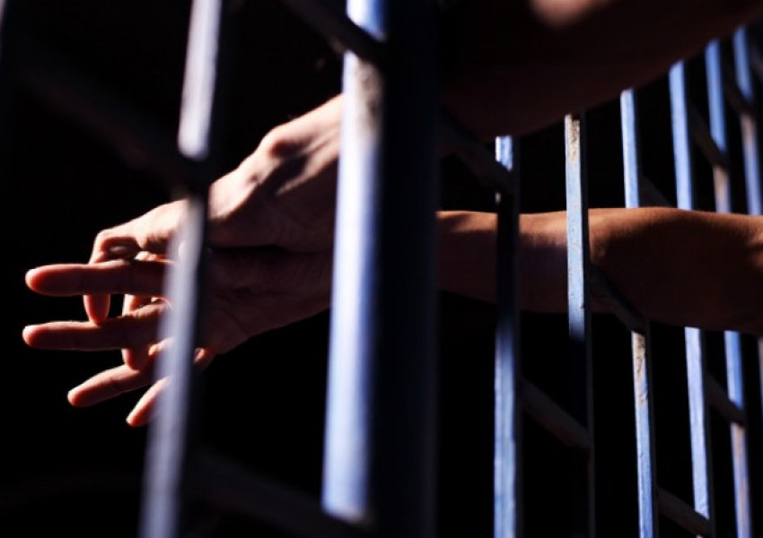 Арестуваха англичанин с 53 самоличности в Бургас