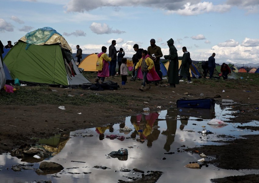 Обстановката в Идомени: Бежанците избират между Гърция и нов маршрут към Западна Европа