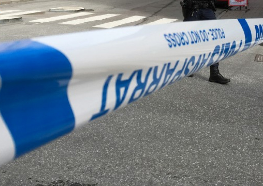 Полицай е ранен с нож в Стокхолм