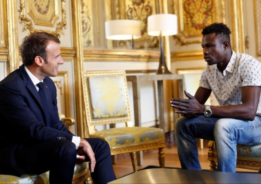 Френско гражданство за малиеца, спасил зрелищно дете 