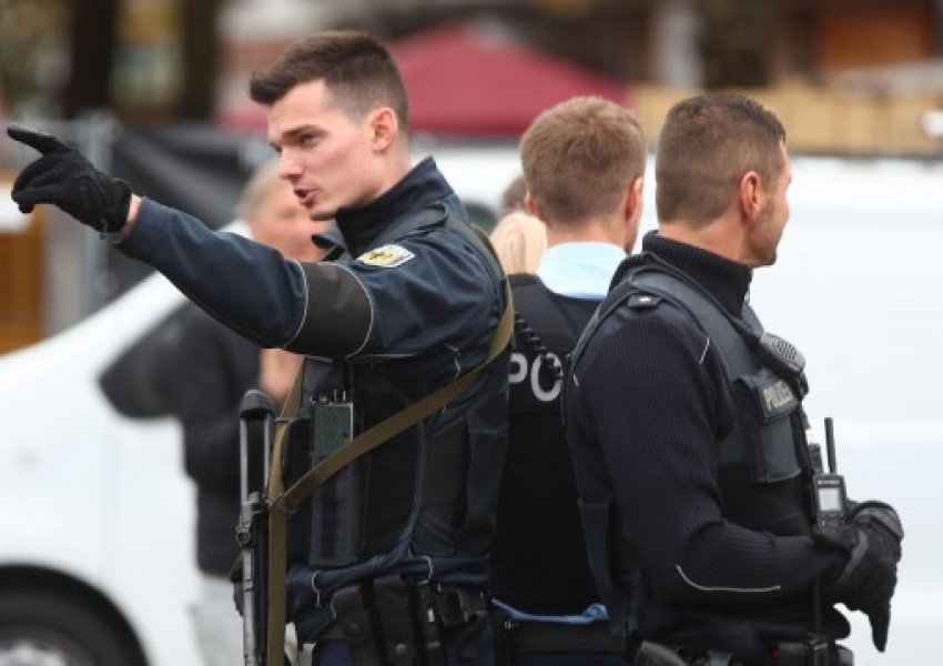 Стрелба по Берлинската катедрала