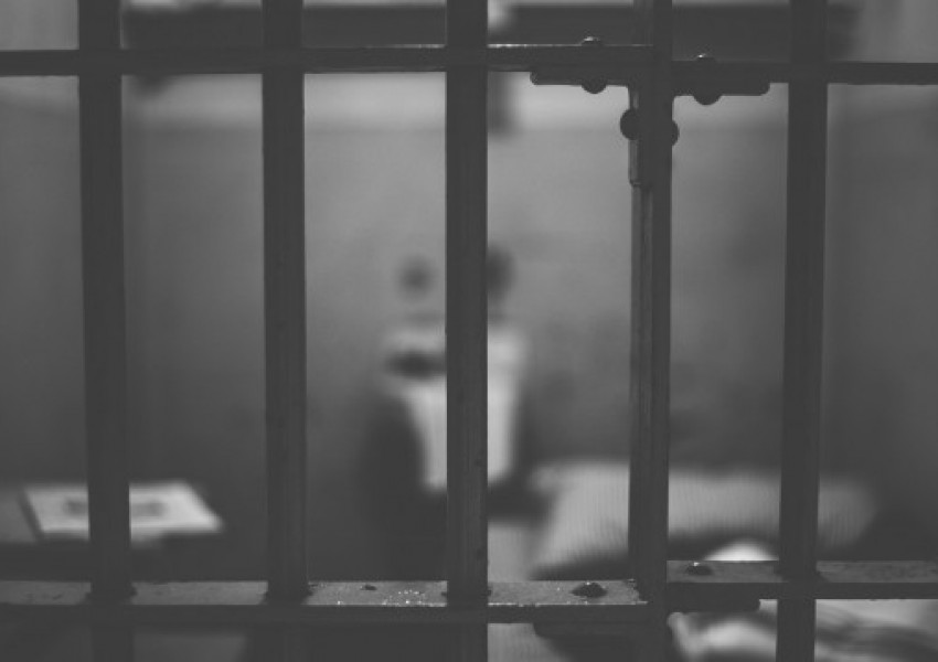 Задържаха британка в Дубай за псувня