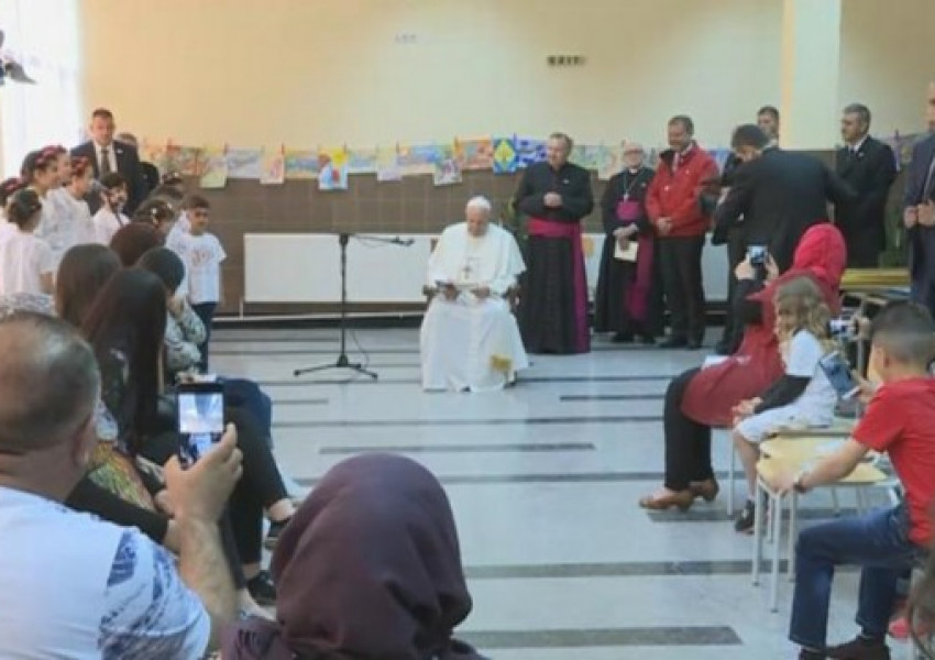 Папата към бежанците: Молете се за мен!  