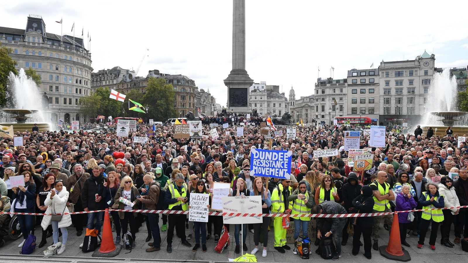 Хиляди антиваксъри на протест в Лондон