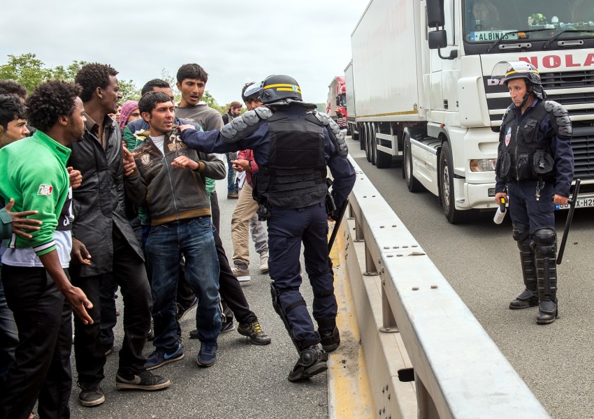 ЕС притискал Великобритания да приеме още 90 000 бежанци