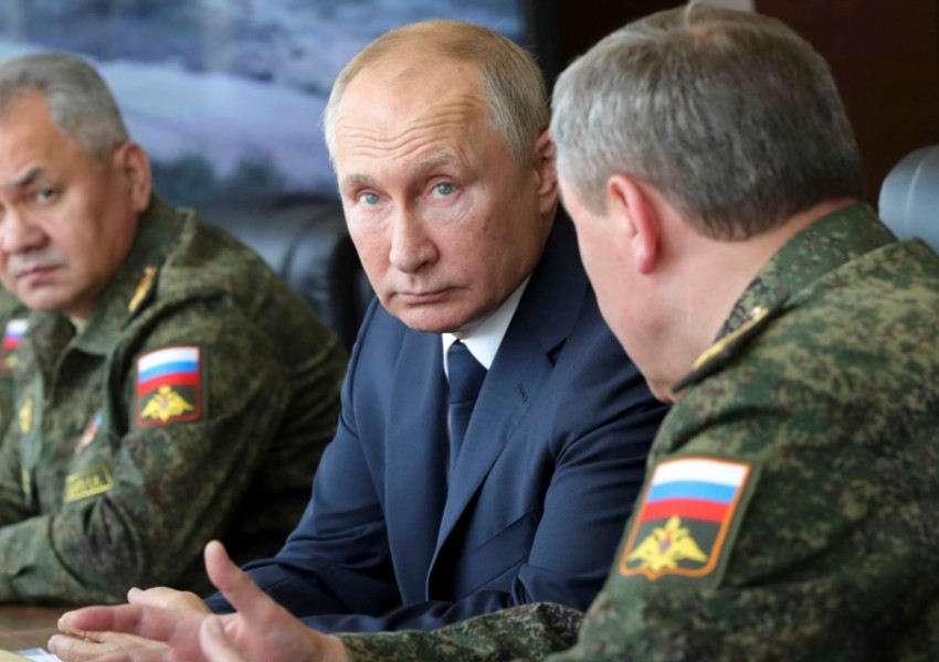 Руските акции се сринаха поради информациите, че Москва ще въведе военно положение, очаква се тази вечер обръщение на Владимир Путин към руснаците, обръщение ще направи и военният министър Шойгу