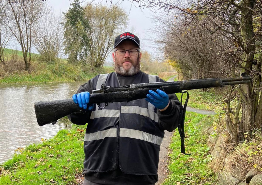 Рибар "улови" сигнален пистолет в Единбург