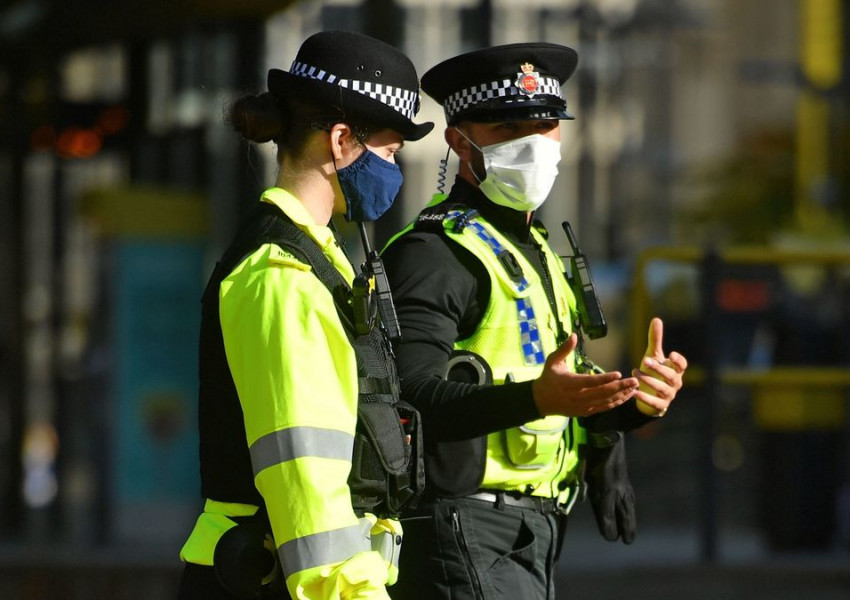 Глобиха и девет лондонски полицаи за неспазване на ковид-мерките.