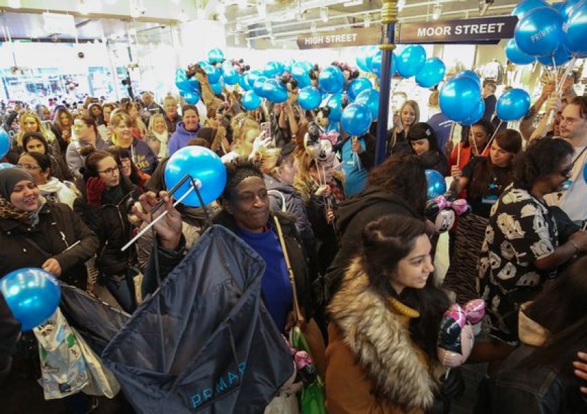Най-големият Primark в света отвори врати в Бирмингам (СНИМКИ)