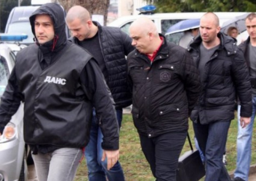 Арестуваха 9 данъчни служители на НАП във Велико Търново