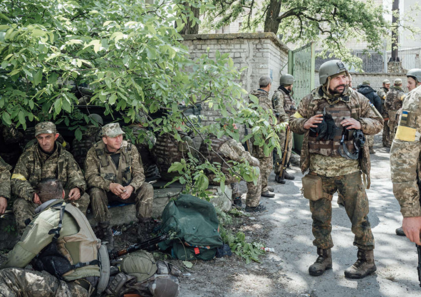 След превземането на Лисичанск Русия се насочва към Донецк, Украйна обаче се приготвя за сериозна отбрана..