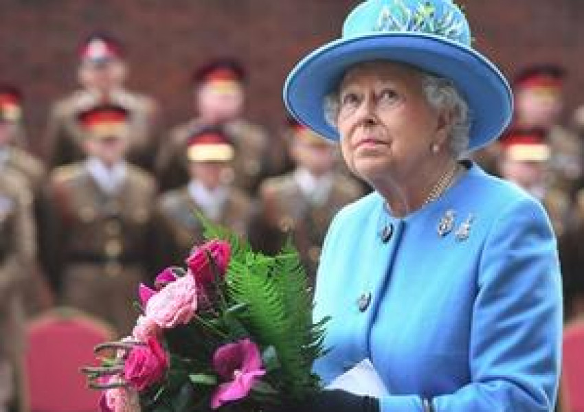 Увеличават се залозите, че кралица Елизабет II ще абдикира до края на годината