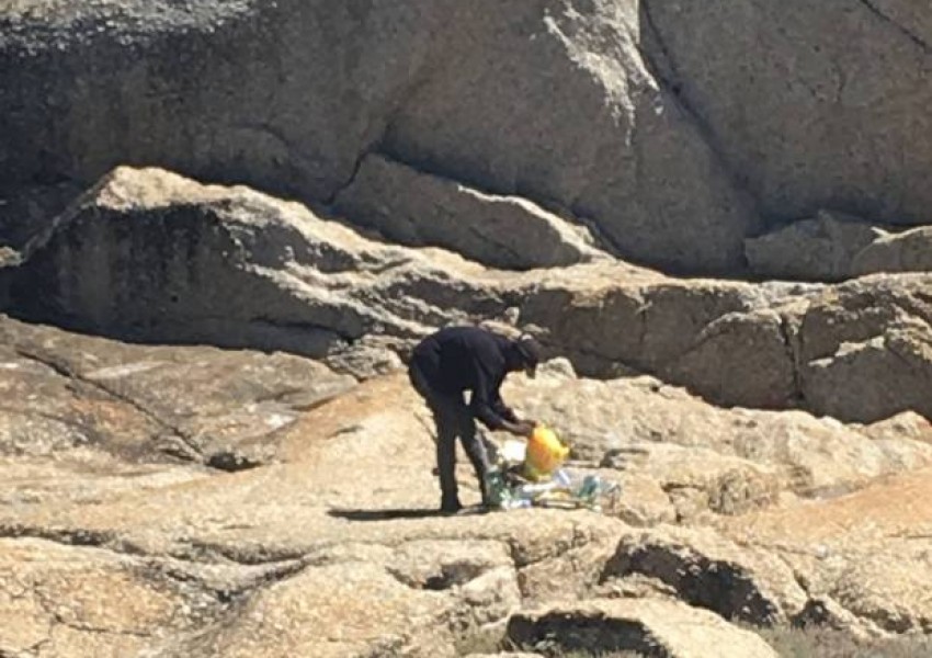 Запознайте се с Дан - бездомник, който чисти плажове в Кейптаун, защото се срамува пред туристите