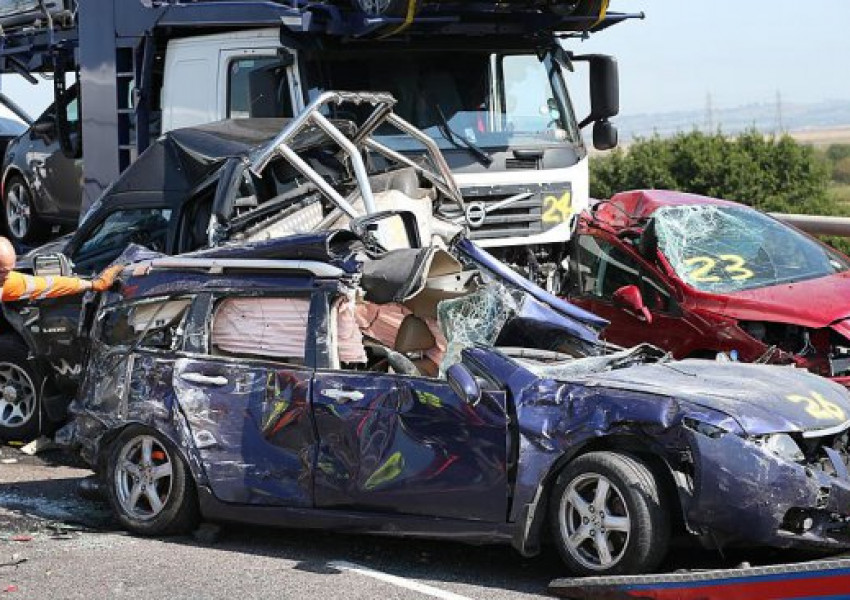 11 коли се удариха във Франция, има 17 ранени