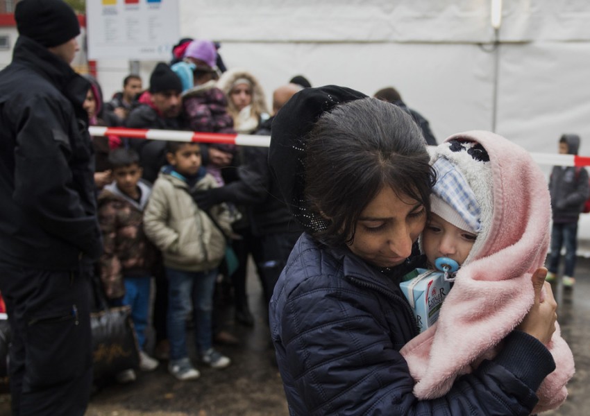 Бежанки в Кьолн се оплакват от сексуален тормоз от охранители