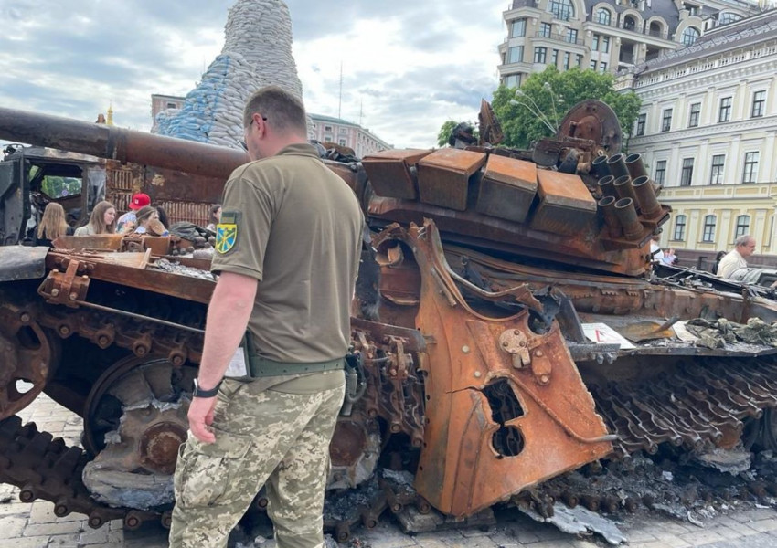 Украйна започва изложба по Европа на унищожени руски танкове и бронирани машини
