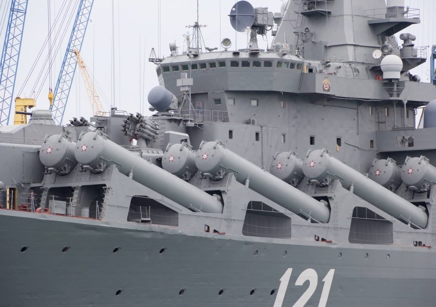 Русия изпрати ракетен крайцер към сирийската граница
