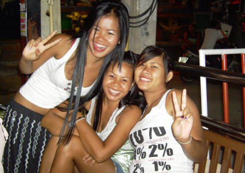 Жена тайка. Женщины Тайланда. Женщины Таиланда смешные. Thai Bar girls. С женой в Тайланде.