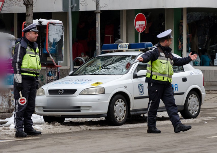 Пиян шофьор атакува полицай с мачете в Бургас