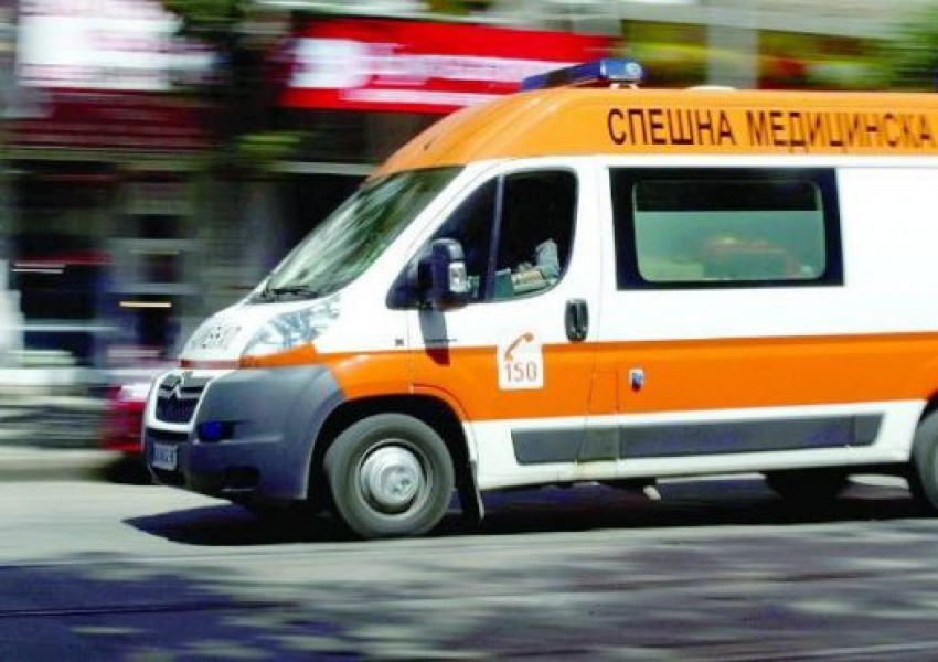 Автобус с 30 учители катастрофира край Сливен