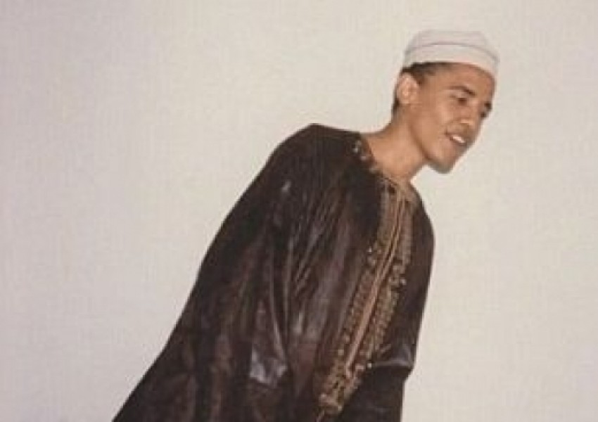 Ексклузивно! Вижте Обама в традиционна мюсюлманска носия (СНИМКИ)