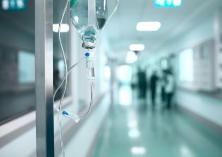 Арестуваха българки, работили като незаконни медицински сестри в Атина   