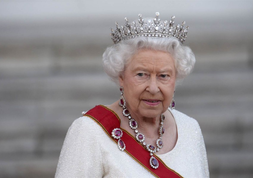 Кралица Елизабет II вече е най-дълго управлявалият жив монарх в света