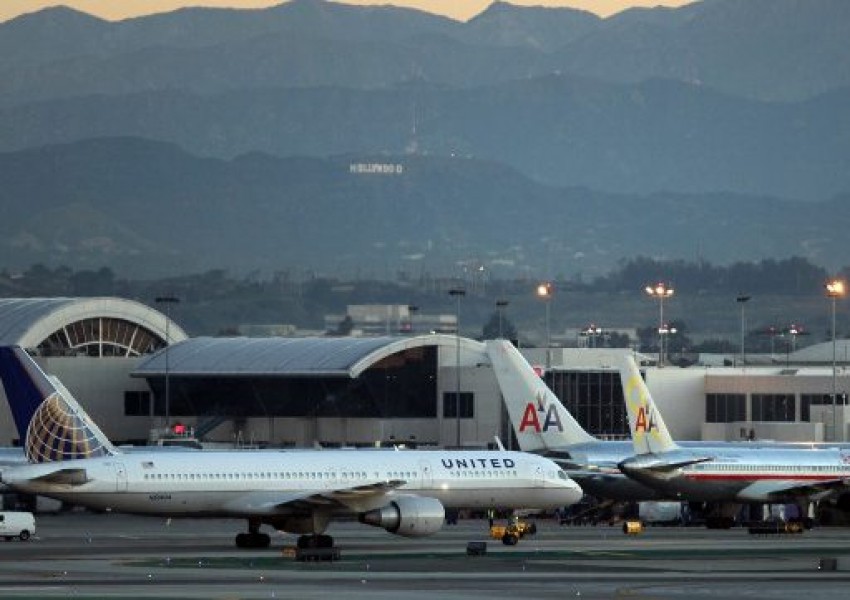 Евакуираха пътници на летище LAX след сигнал за бомба в самолет